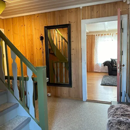 Feriehus Stort Hus Sentralt I *